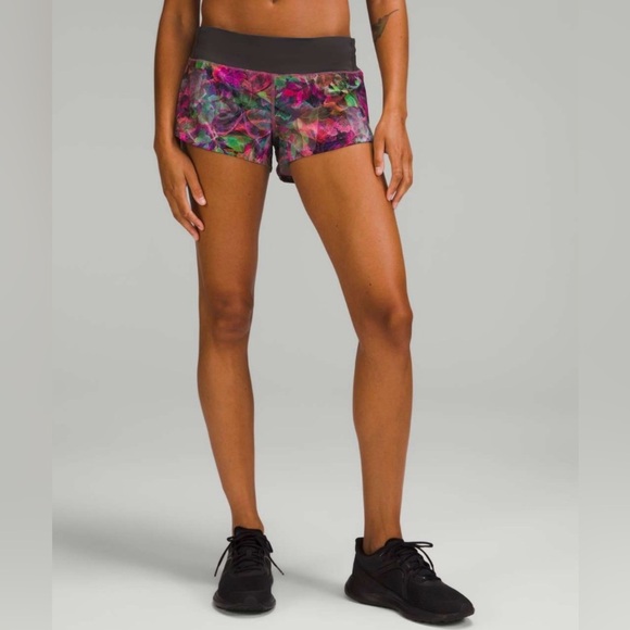 Lululemon Speed Up Low-Rise Lined Short 2.5”Vivid Floral Multi / Graphite Grey - Picture 3 of 9